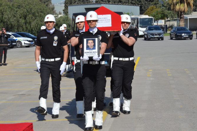 ŞEHİT POLİS SERKAN HIZLI, İZMİR'DEN DUALARLA UĞURLANDI