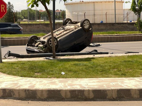 BATMAN'DA TAKLA ATAN OTOMOBİLİN SÜRÜCÜSÜ YARALANDI
